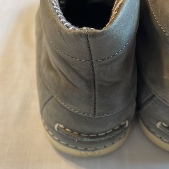 Ugg Casual Shoes Men’s Size 10.5 Medium Gray Leather Comfort Ankle High - Picture 11 of 12